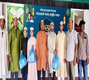 জাতীয় পার্টি মহানগর শাখার ইফতার বিতরণ
